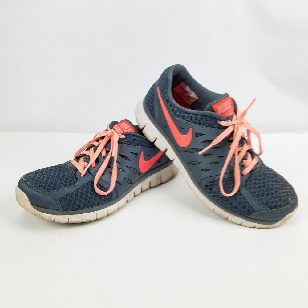 Nike Running Shoe 580440-401‎ Womens Size 8